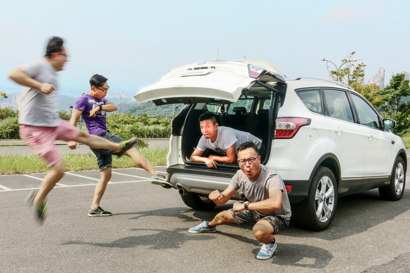 CARTURE車勢文化對於Hands-free感應式電動尾門有多喜歡,這張圖應該就說明了一切...