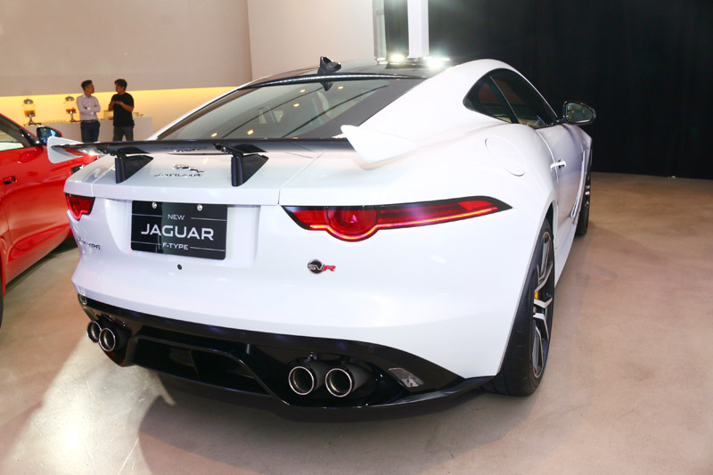 New F-Type SVR建議售價則為860 萬元起。