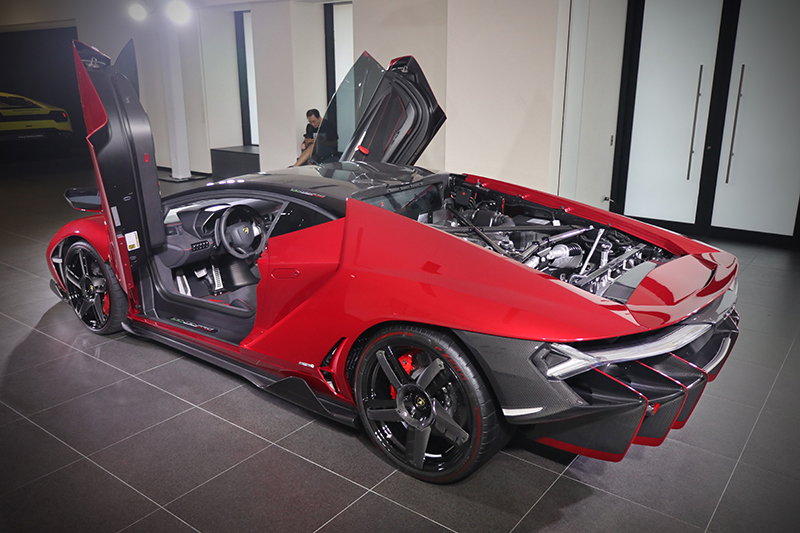 以今日匯率換算,Lamborghini Centenario台灣售價高達1.445億元,這還是沒有車測掛牌的結果!