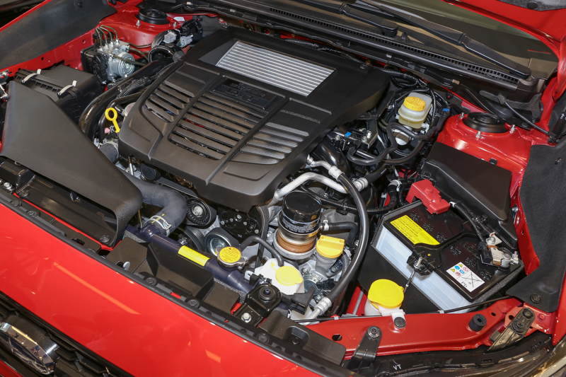 WRX搭載2.0升缸內直噴渦輪增壓的Boxer水平對臥引擎,最大馬力達268hp,同樣銜接SAWD對稱式全時四輪傳動系統。