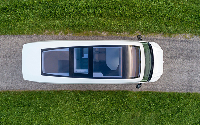 將大型廂車Crafter加上高高的車頂以及玻璃車頂,就成了California XXL Concept的設計精髓了。