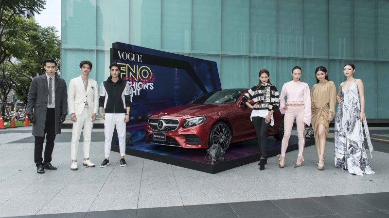 凱渥名模與賓士優雅轎跑The New E-Class Coupé合影