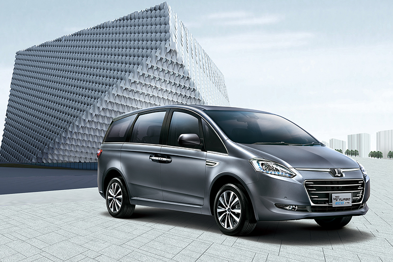 包括Toyota Sienta(最上圖)、Kia Carens(中圖)與Luxgen M7 Turbo Eco Hyper等國產MPV三寶,都成了最新一波計程車的熱門名單。