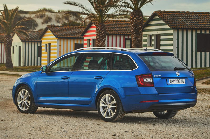 除了MPV之外,也採小客車認證的七人座SUV像是Mitsubishi Outlander,或者諸如Skoda Octavia Combi等進口旅行車,推測也將成為新一代計程車優選。