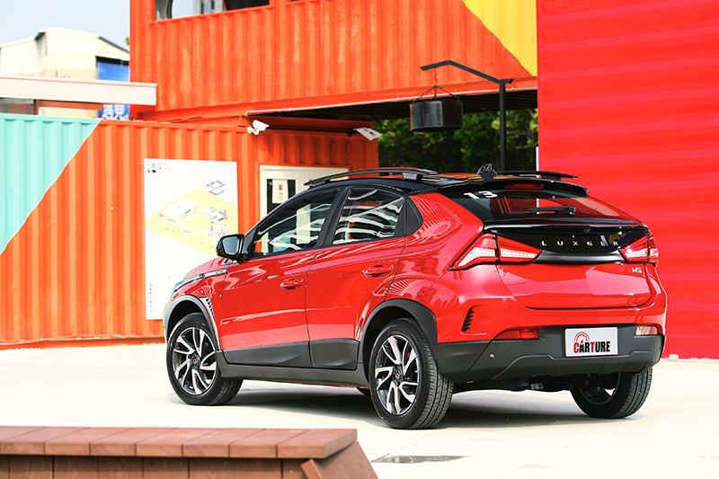 Luxgen U5具備蹲踞的氣勢,車格在同級之中幾乎最為碩大。
