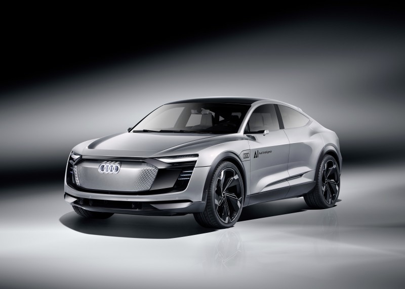 Audi Elaine concept car搭載多項最新世代Audi AI 智慧科技,擁有最新Level 4 自動駕駛技術,可於時速60~130 Km/hr 內的高速公路上自行駕駛,更可判斷前方路況自行施打方向燈並切換車道,再度刷新自動駕駛新里程碑。