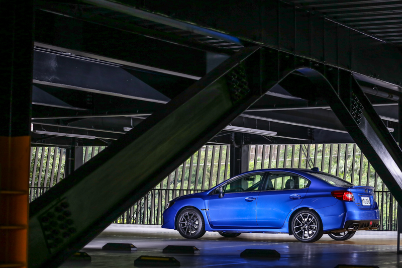 試駕車型為WRX 2.0 CVT,售價為142萬。