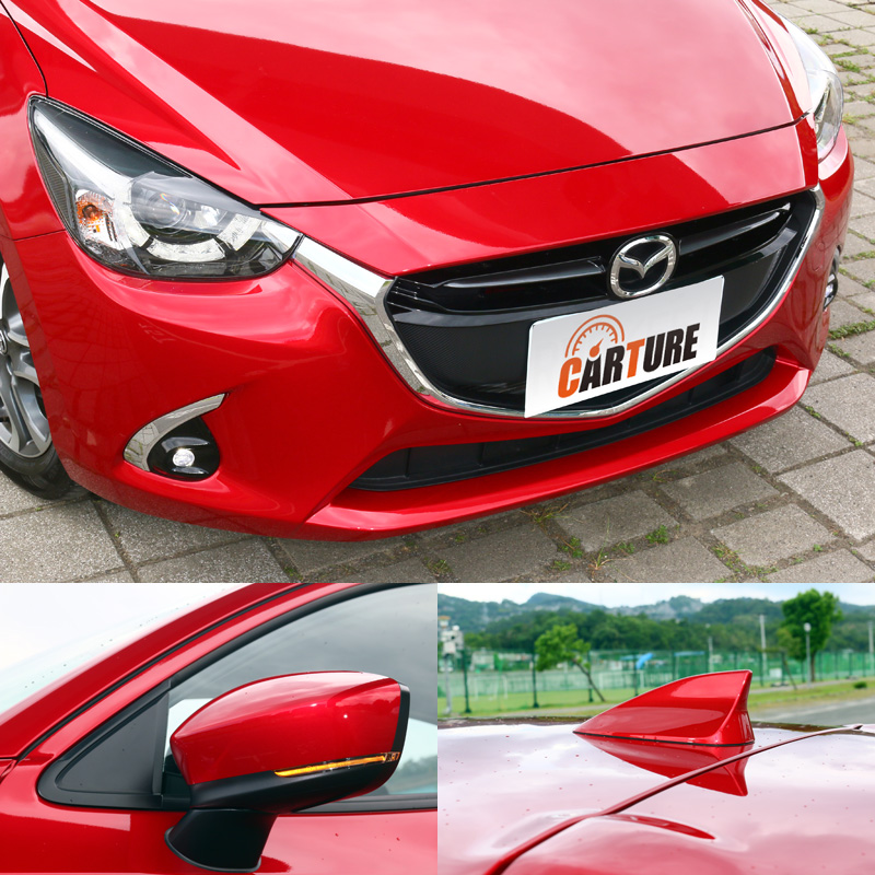 LED前霧燈、LED後視鏡方向燈、鯊魚鰭天線都是小改款Mazda2新增的設計。