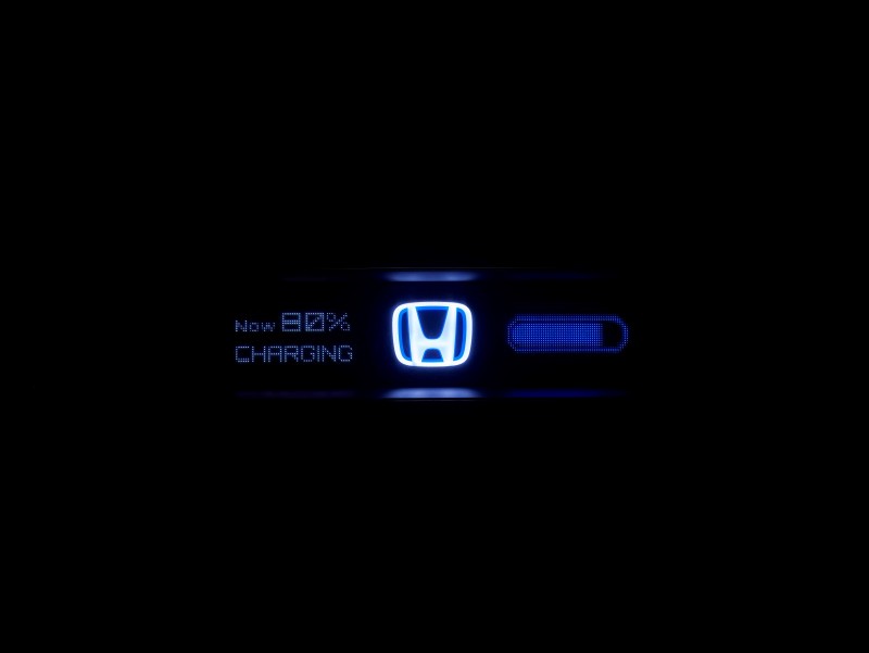 車頭尾的螢幕也能顯示電量狀況