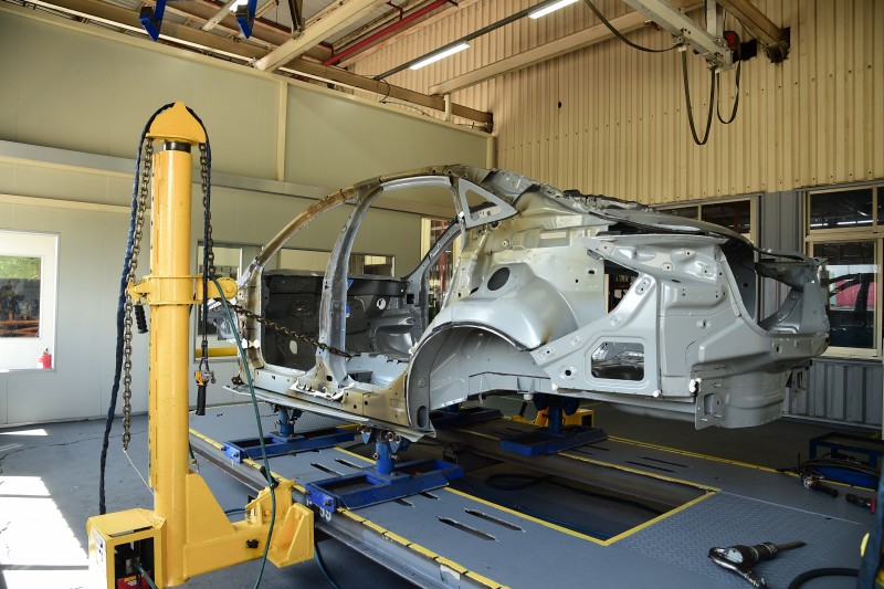 為確保出廠車輛車身品質,福特六和每月至少抽取一輛組裝完成之車體執行破壞測試。