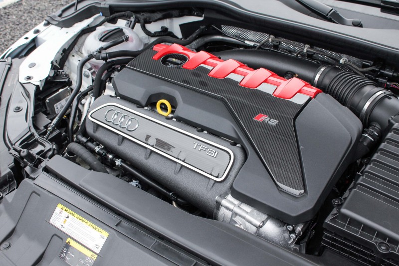 TT RS搭載Audi經典的直列式五缸引擎,最大馬力可達400hp,堪稱是地表之最、極速更可達250 km/h。