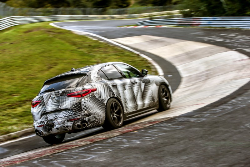 事實上,搭載同一具2.9升V6雙渦輪引擎,車重不同Stelvio Quadrifoglio成績比Giulia Quadrifoglio慢了20秒
