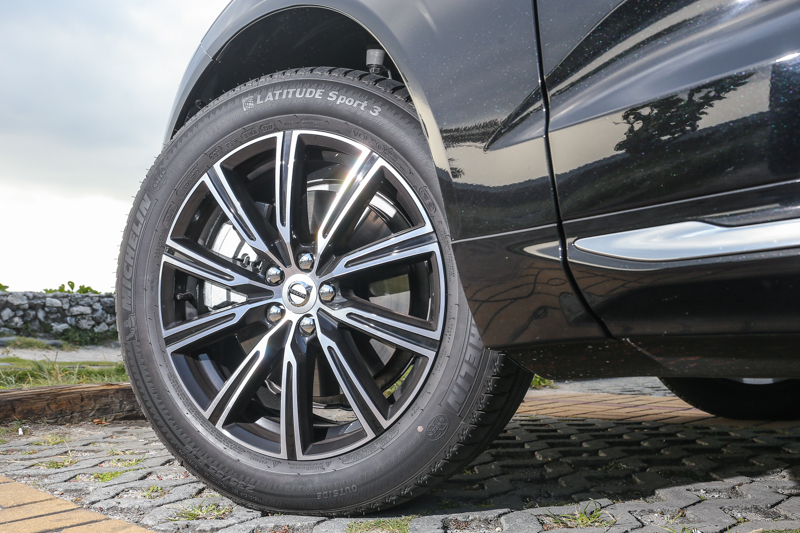T6 Inscription車型配置235/55R19胎圈規格。