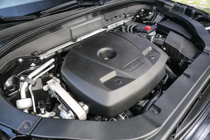 T6 Inscription搭載2.0升雙增壓汽油引擎,高達320hp/40.8kgm的動力輸出,在整趟路程中鮮少有全油門衝刺的機會。