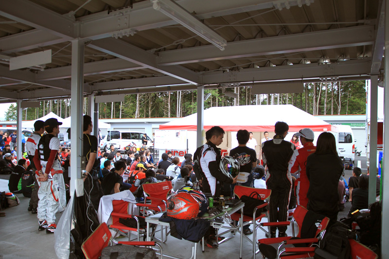 雖然對日文不熟悉,但TAROKO Racing Team隊員們依然表現出尊重的聆聽。