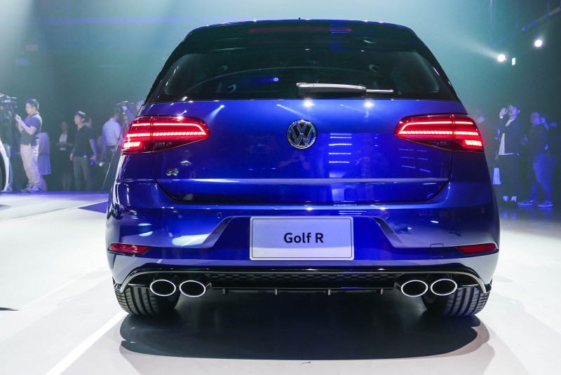 Golf R將R專屬運動化懸吊、4MOTION主動式智慧型四輪傳動系統、DCC主動式底盤控制系統與Progressive Steering動態齒比轉向輔助系統等競技設定全數上身