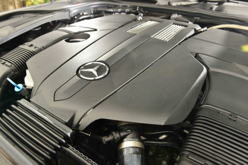 小改款的S450 L雖採用同一具3.0升V6渦輪增壓引擎,但經重新調教後最大馬力來到367匹