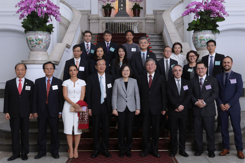 第七十一屆金商獎得主參訪總統府合影 (照片出處:中華民國總統府)。