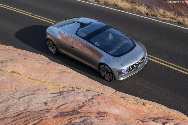 若純就電動車與自動駕駛部分來看,許多老牌車廠都有不輸Tesla的研發技術與能量(圖為Mercedes-Benz F015概念車)。