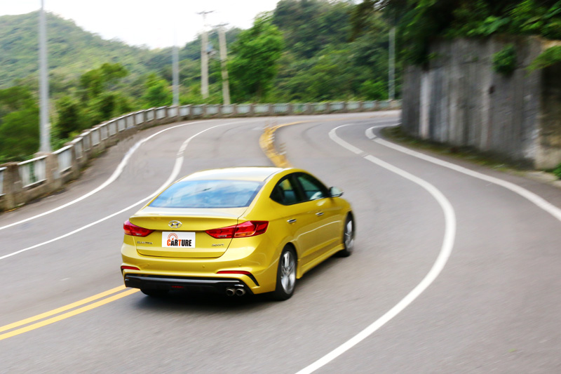 Elantra Sport的低速扭力挺充足的,引擎轉速拉升也夠快,使得出彎加速頗為順暢。