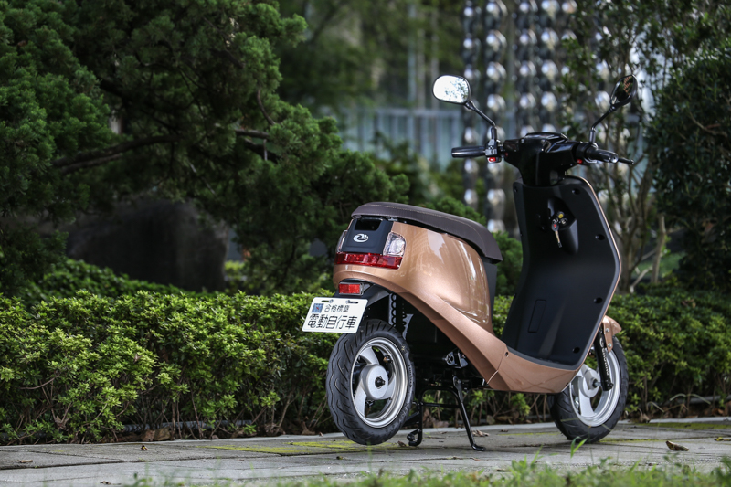 簡約、圓潤的車身線條,emoving Shine應該是目前自認最好看的一輛emoving。
