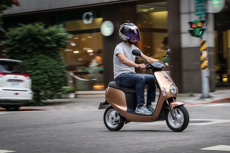 礙於法規限制,emoving Shine極速被限制在25km/h以下。