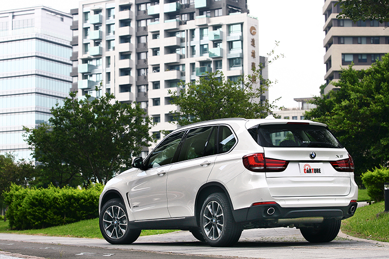 X5 xDrive25d極智白金版,好比X5 Series的大全配車型。