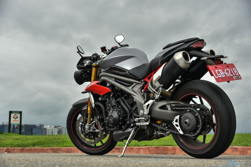 11000轉之後才進入紅線,Speed Triple R動力並非一般汽車引擎能夠相提並論