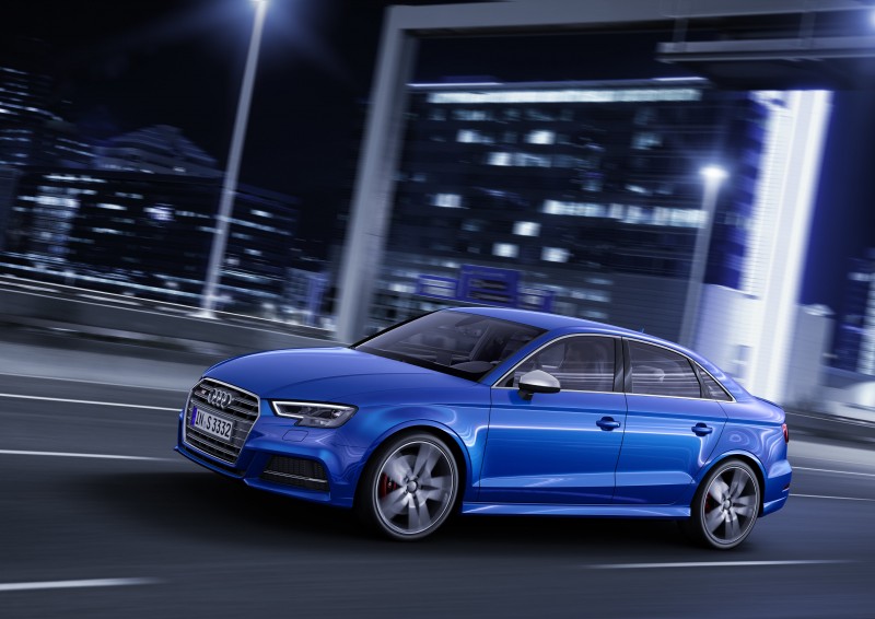 全新Audi S3 的動力核心搭載全新2.0 TFSI 高效率渦輪增壓引擎,可爆發出 310hp 最大馬力,並在2,000~5,400rpm的轉速域迸發出400Nm的扭力峰值,S3 在0-100 km/h加速衝刺亦僅需4.6秒即可完成,極速表現以電子限速於250km/h。