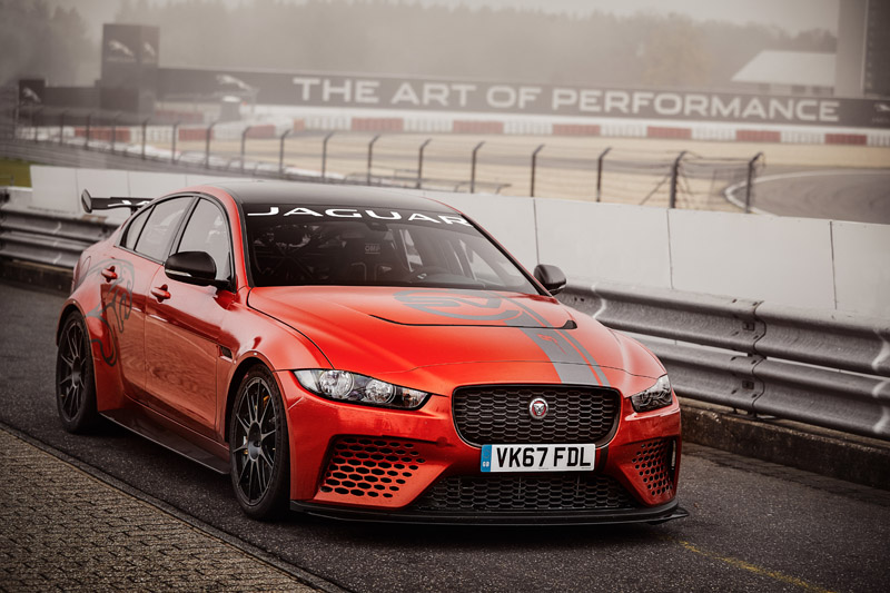 XE SV Project 8全車絕大部分都與ㄧ般版XE不同,為SVO部門打造。