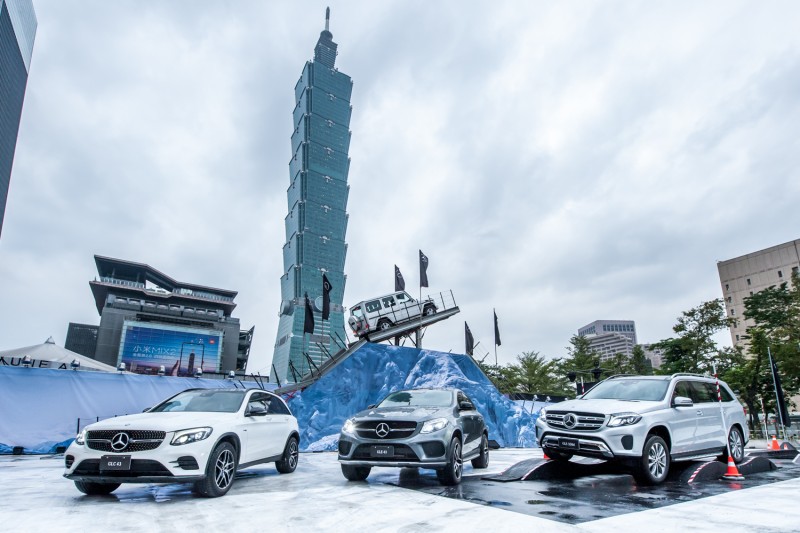 重金打造國際級越野體驗規格空降台北,展現Mercedes-Benz 休旅家族一脈相承的傑出操駕性能。