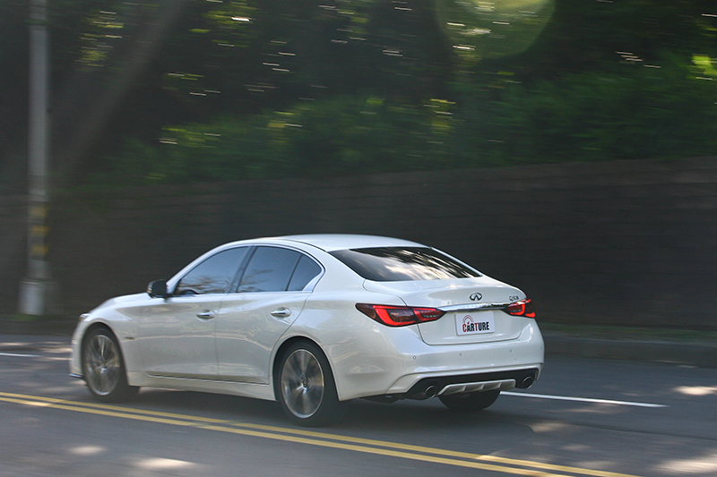 以一輛360hp的性能車來說,13.2km/L的平均油耗表現實在相當厲害。