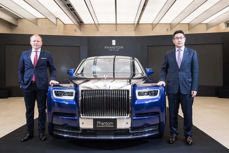 勞斯萊斯汽車台灣總代理盛惟股份有限公司蔡伯翰董事長 (右)與Rolls-Royce汽亞太區發言人Sven Grunwald (左)一同在台揭幕全新Phantom。