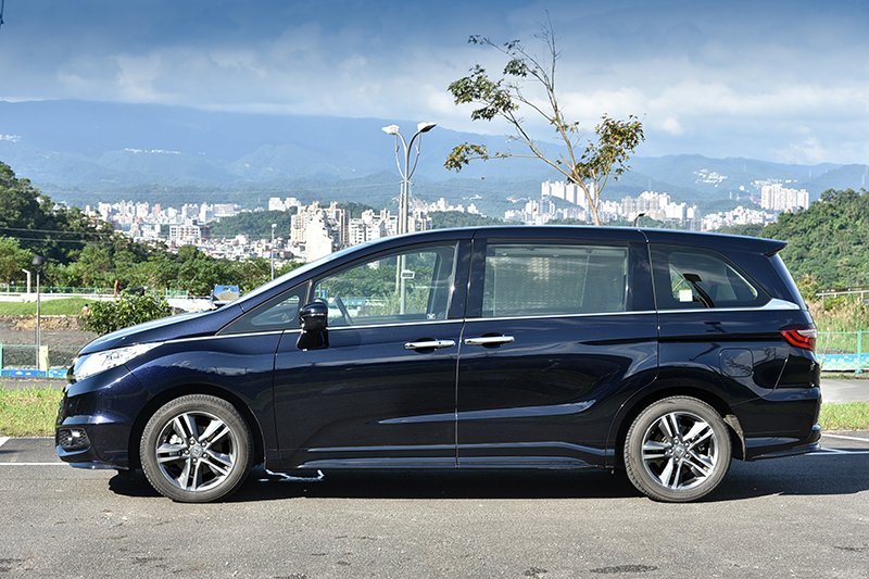 在本屆台北車展中發表的小改款Odyssey,高階車型新增添Honda Sensing智慧安全主動防護系統。