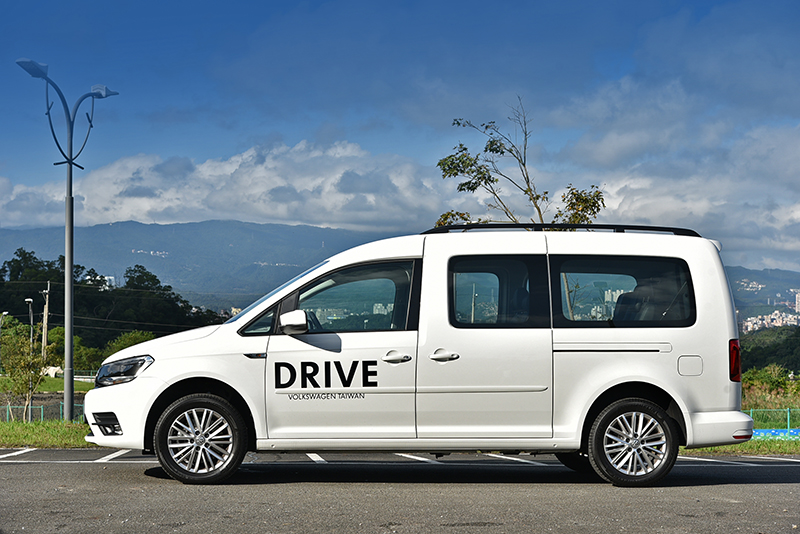 身為當天唯一一款歐系長者友善車,要價109.5萬元/119.5萬元的Caddy Maxi同樣有其魅力。