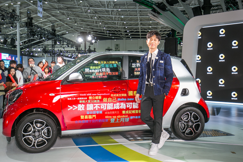  【2018台北車展】韋禮安首次車展獻聲 smart 化身「神籤車」開好運 