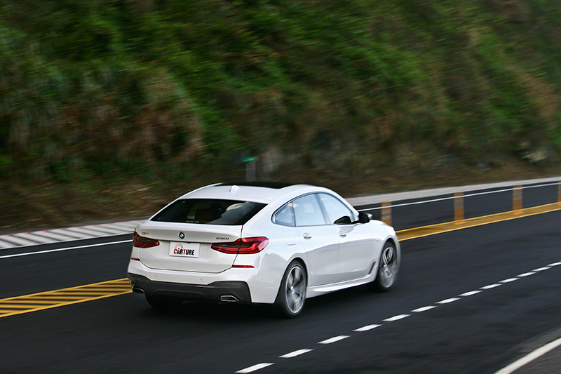 6.3秒就能從靜止加速至100km/h,用力開起來依舊雄渾有勁。