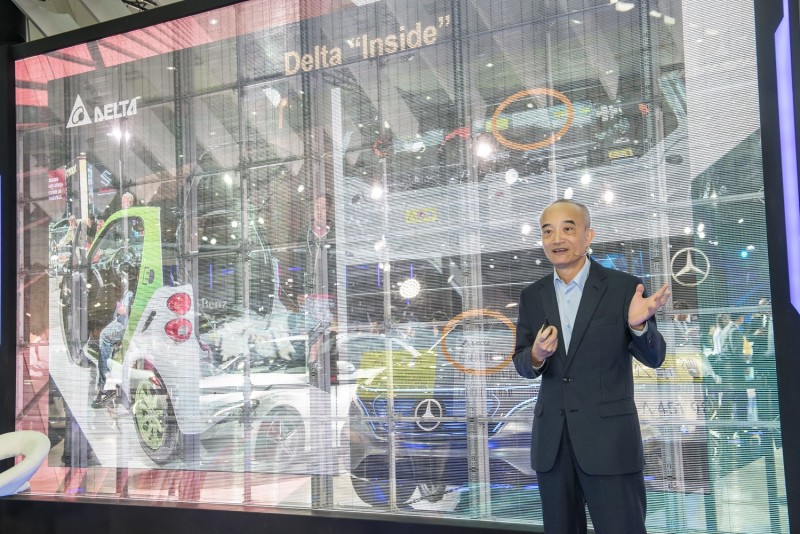 【Mercedes-Benz Future Talks未來論壇 - 交通進化論】由台達集團副總裁 蔡榮騰先生,以產業先驅者的角色和來賓分享電能應用將如何改變未來的交通模式。