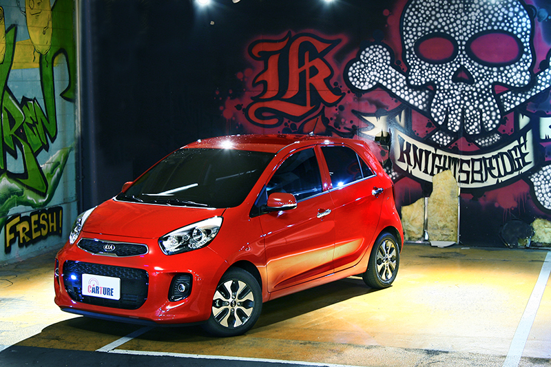 Kia Morning最頂規的驚艷版只要56.9萬元,便具備七氣囊以及ESC。