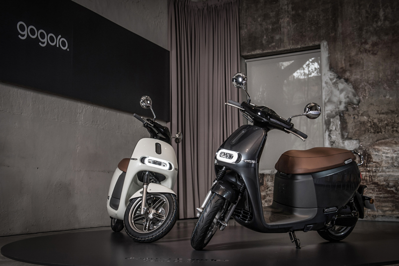 Gogoro 2 Deluxe,訴求更具個人風格的外觀設計,提供金屬灰、珍珠白兩種特殊塗裝。