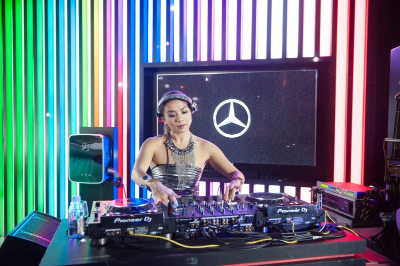 DJ Cookie以潮流EDM將Byebye趴打造成信義區最焦點派對。