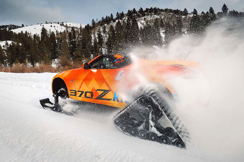 以370Z為基礎所打造的「賞雪」專車,換上了雪地專用的雪板與履帶裝置,並改名為370Zki,誰說就不能開著370Z跑車上山賞雪去?