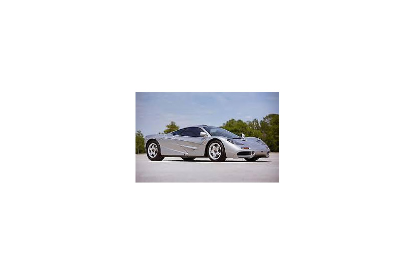在Mobile.de出現的銀色McLaren F1,賣家提供的照片大小竟然僅238x179px,9kb,真是小到根本無法對車況做基本觀察。