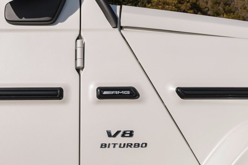 同樣標示著V8 BiTurbo,內容卻與之前不同。