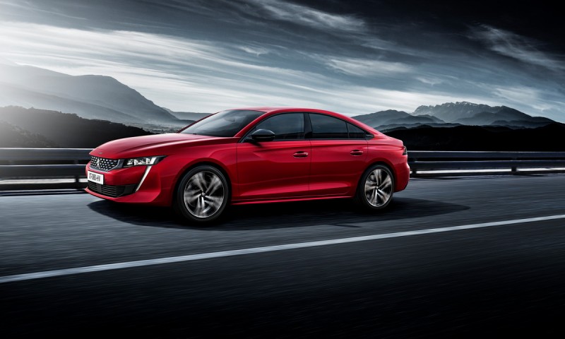 精密縮小的鈑件縫隙以及恰好的輪拱高度讓全新Peugeot 508外型更完美流暢
