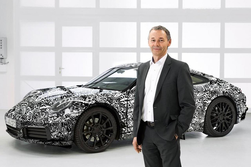 全新911產品擔當August Achleitner確定,992將會具備Hybrid油電複合動力車型。