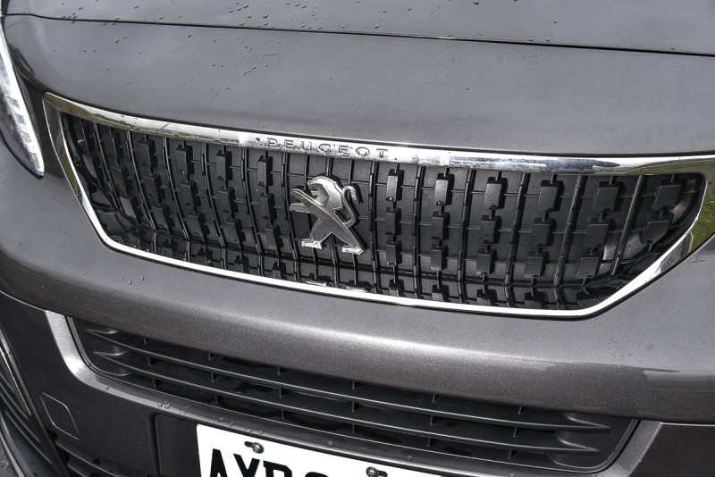 較厚的車頭,只由下方進氣壩進氣