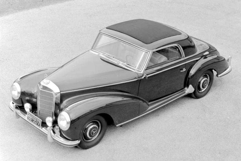 1952年 Mercedes-Benz 豪華雙門轎跑首度冠上「S」之名,以 300 S Coupé 譜出融合風雅紳士與運動美學的全新樂章。
