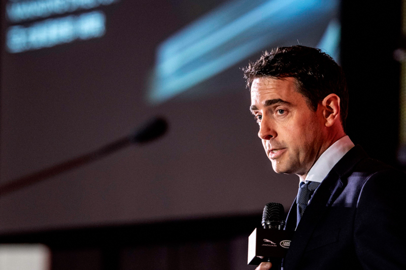 Jaguar Land Rover 亞太營運總裁 Mr. Robin Colgan。