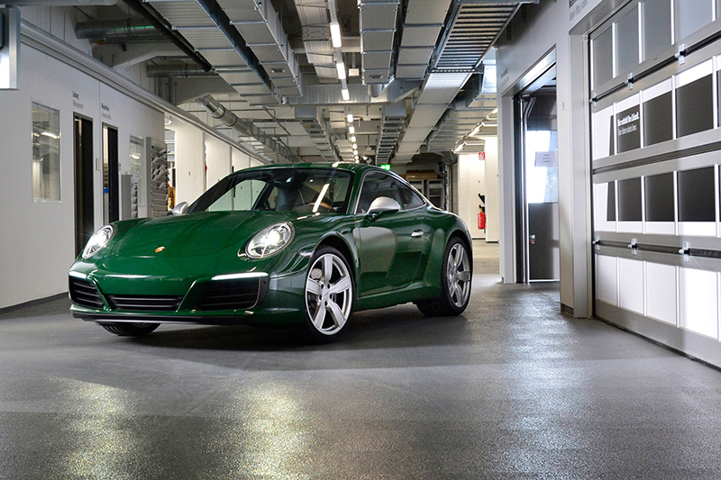 台北車展展出的100萬輛Porsche 911紀念車,也採取極富經典意涵的綠色烤漆。